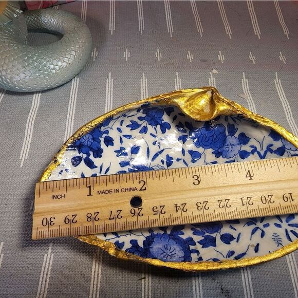 DECOUPAGE CLAM SHELL DECOUPAGE BLUE FLOWERS 💐 ON A CLAM SHELL TRINKET DISH - Picture 8 of 10